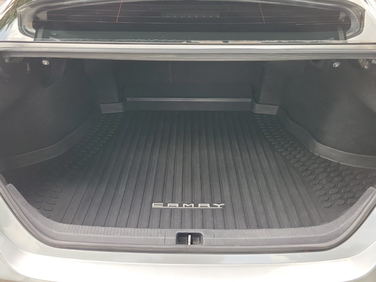 Used 2019 Toyota Camry LE FWD image 8