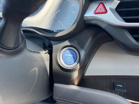 Used 2022 Toyota Sienna XLE AWD/4WD image 7