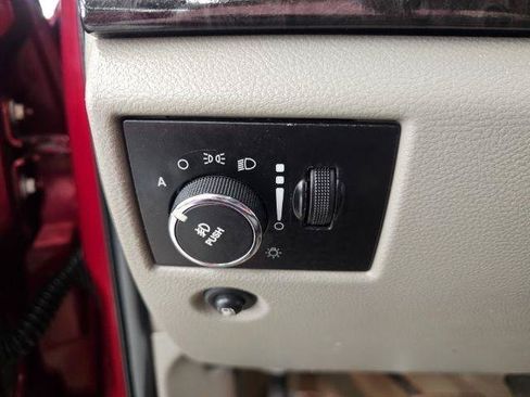 Used 2012 Jeep Grand Cherokee Laredo w/ Laredo E Group AWD/4WD image 18