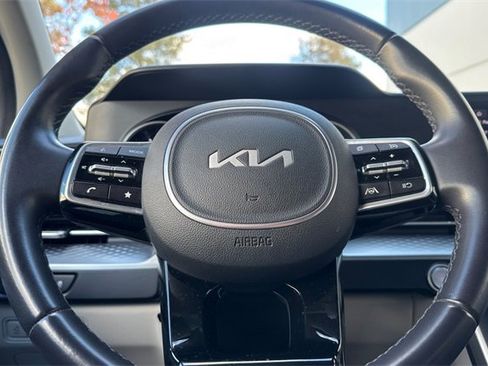 Used 2024 Kia Carnival LX image 35
