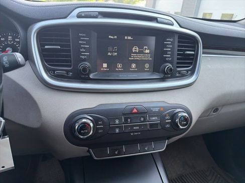 Used 2017 Kia Sorento AWD w/ LX Convenience Package image 15