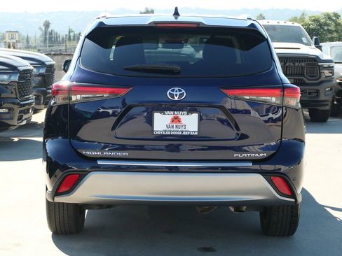 Used 2023 Toyota Highlander Platinum image 6