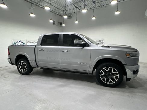 Used 2025 RAM 1500 Laramie AWD/4WD image 9