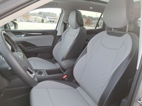 New 2026 Volkswagen Tiguan SE FWD image 15