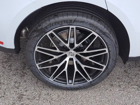 Used 2026 Porsche Macan AWD/4WD image 12