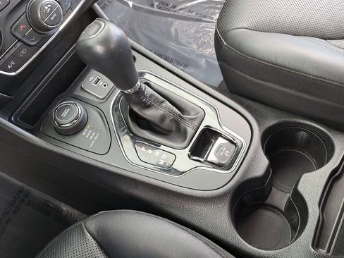 Used 2020 Jeep Cherokee Limited image 26