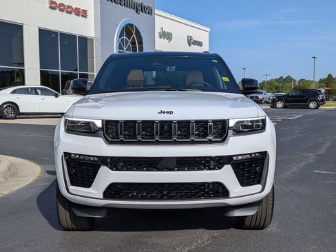 New 2026 Jeep Grand Cherokee Summit AWD/4WD image 8