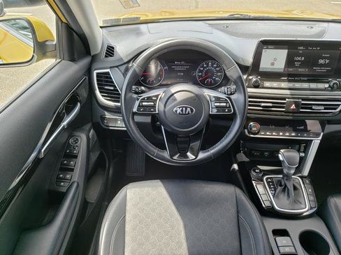 Certified 2021 Kia Seltos SX w/ SX Sunroof Package AWD/4WD image 20