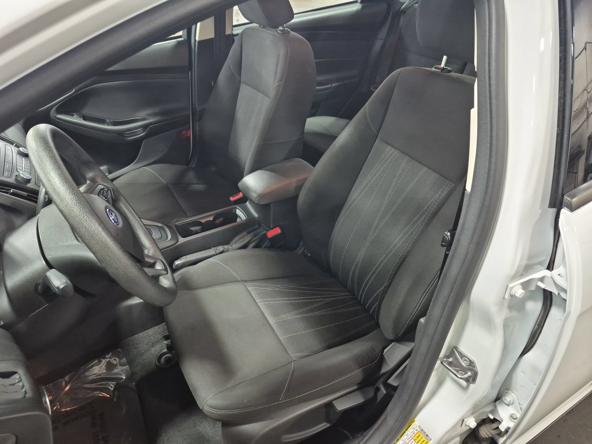 Used 2015 Ford Focus SE FWD image 18