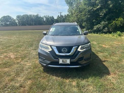 Used 2017 Nissan Rogue SV w/ SV Family Package FWD image 21
