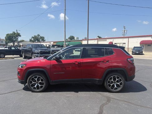 Used 2025 Jeep Compass Limited AWD/4WD image 5