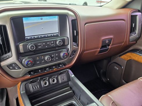 Used 2015 Chevrolet Silverado 1500 High Country w/ High Country Premium Package AWD/4WD image 12