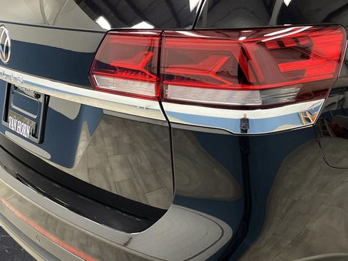 Used 2022 Volkswagen Atlas SE w/ Black Wheel Package image 32