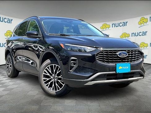 New 2025 Ford Escape SE w/ Class II Trailer Tow Package FWD image 16