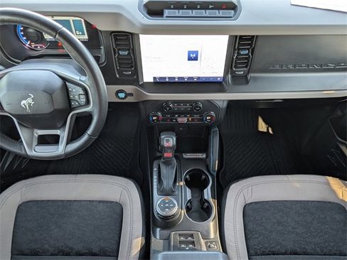 Used 2023 Ford Bronco Wildtrak image 7