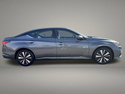 Used 2022 Nissan Altima 2.5 SV w/ SV Premium Package FWD image 6
