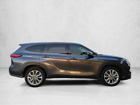 Used 2020 Toyota Highlander Limited FWD image 4