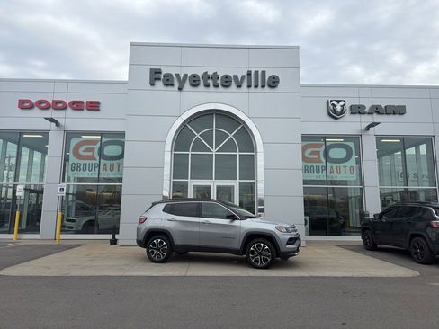 Used 2023 Jeep Compass Limited w/ Sun and Sound Group AWD/4WD image 11