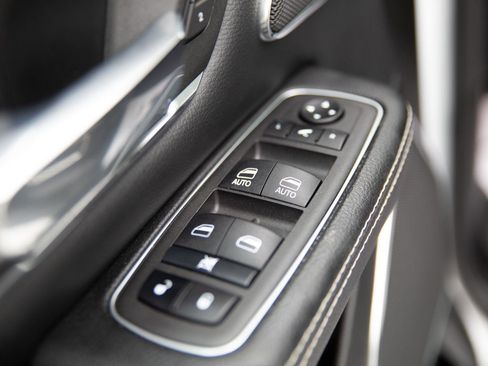 Used 2024 RAM 1500 Laramie image 19