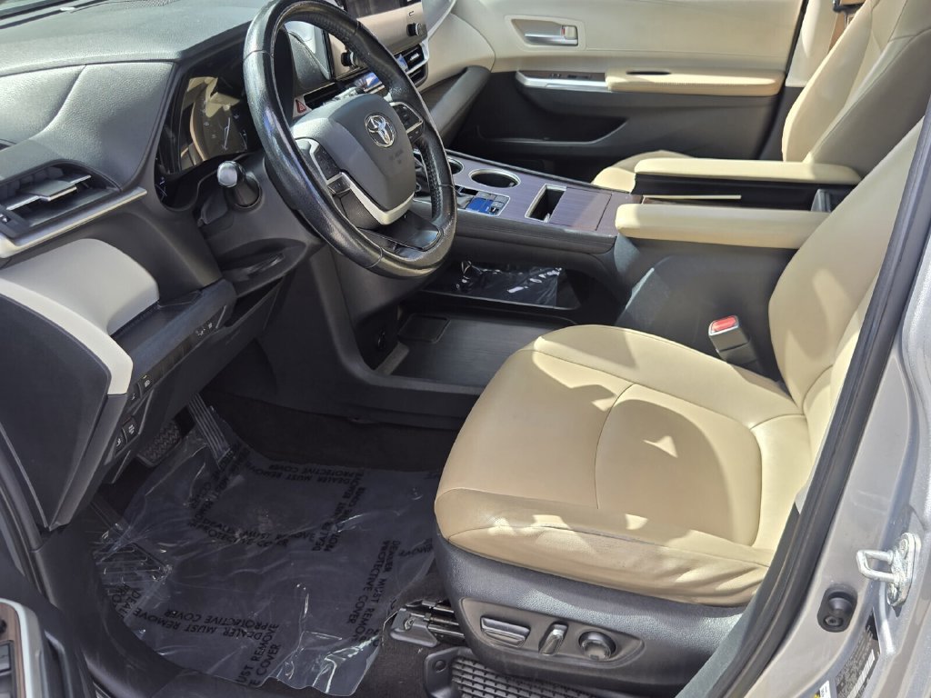 Used 2022 Toyota Sienna XLE FWD image 11