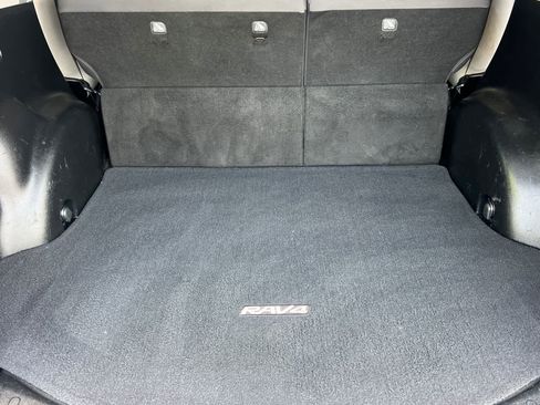 Used 2014 Toyota RAV4 LE FWD image 15
