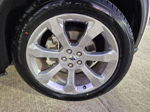 Certified 2020 Ford Explorer Platinum w/ Premium Technology Package image 9