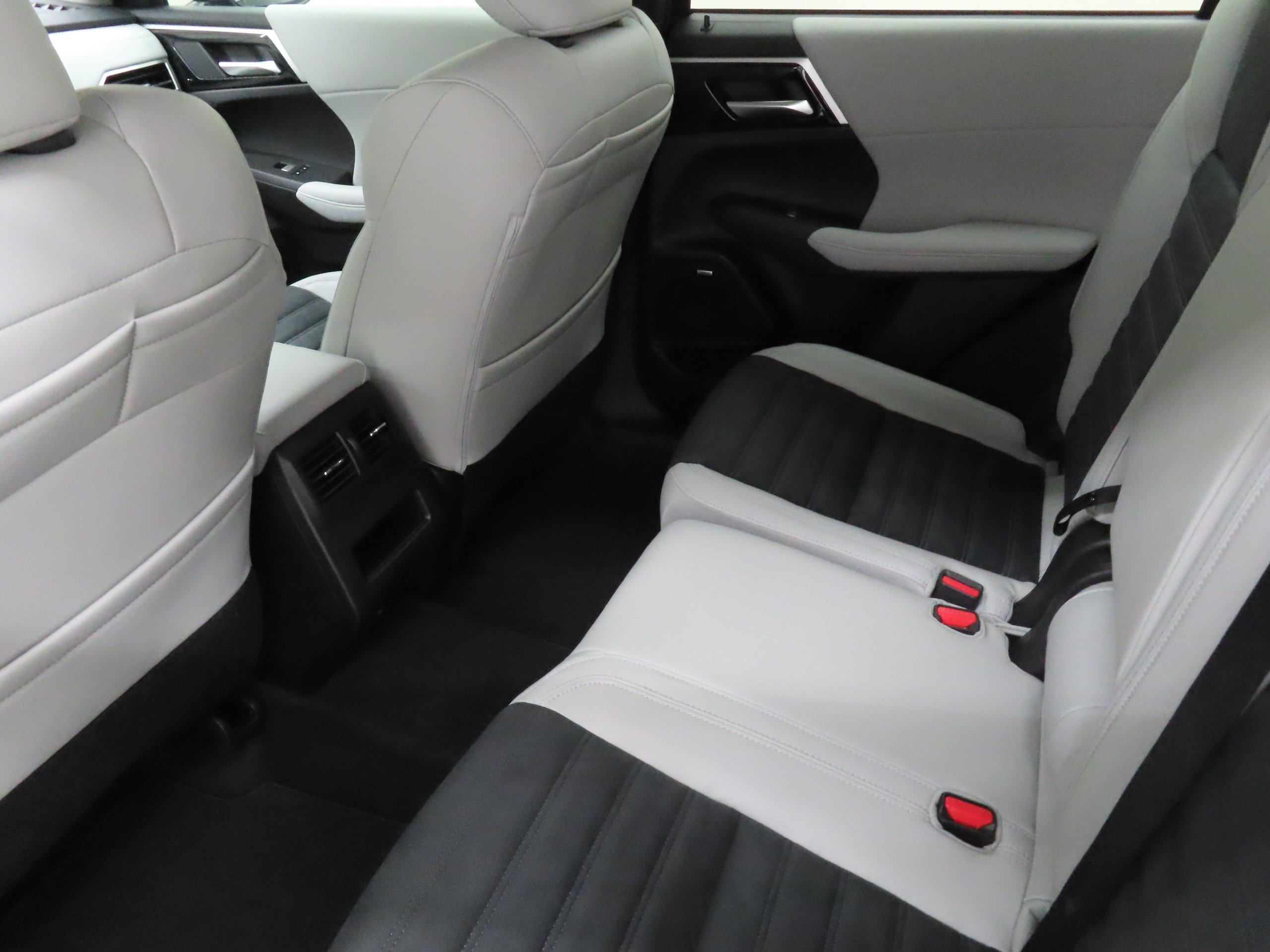 New 2026 Mitsubishi Outlander SE AWD/4WD image 21