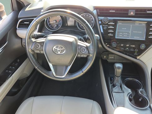 Used 2019 Toyota Camry SE FWD image 11