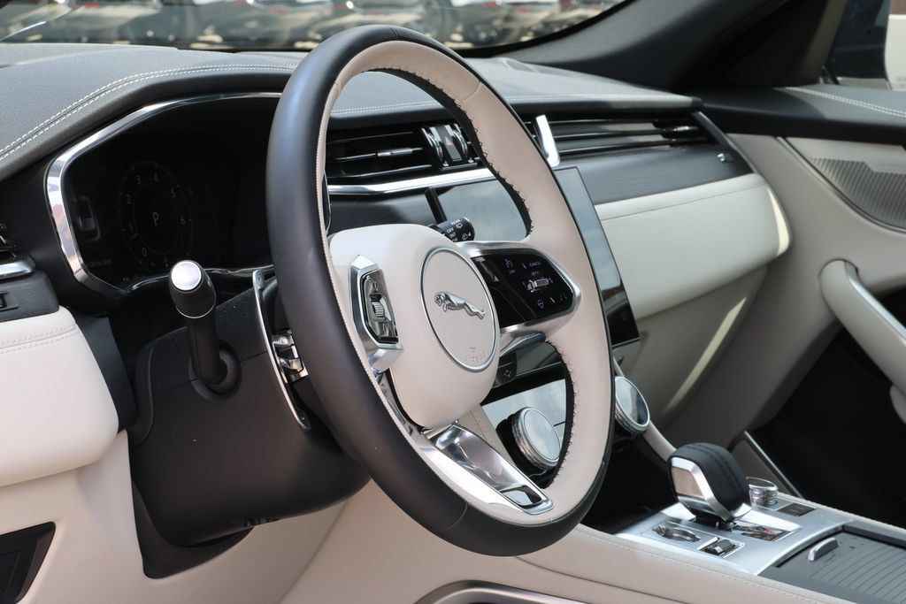 Used 2026 Jaguar F-PACE R-Dynamic S AWD/4WD image 11
