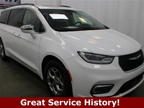 Used 2022 Chrysler Pacifica Limited image 3