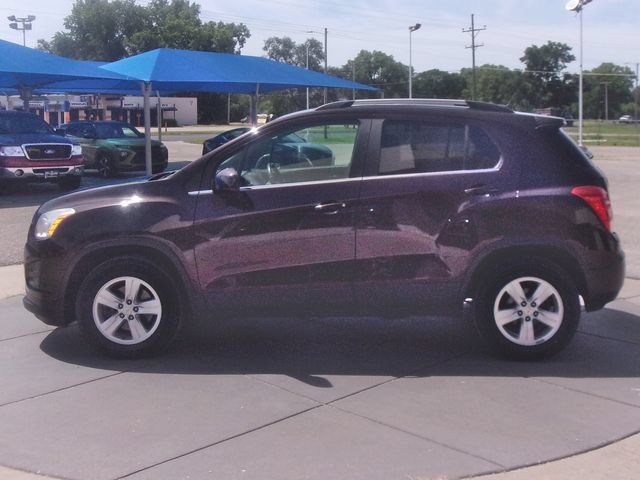 Used 2016 Chevrolet Trax LT w/ LT Sun and Sound Package AWD/4WD image 11