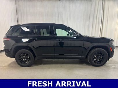 Used 2025 Jeep Grand Cherokee Altitude