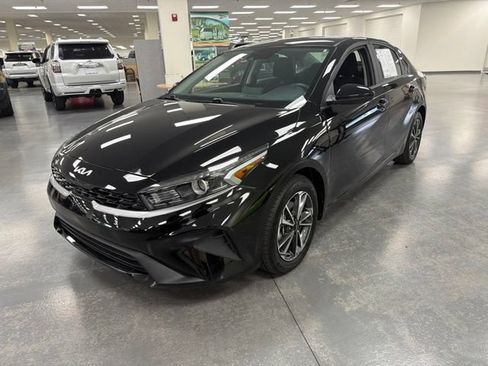 Used 2023 Kia Forte LXS FWD image 3