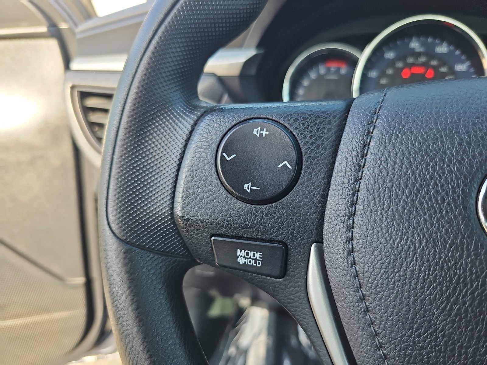 Used 2015 Toyota Corolla L FWD image 16