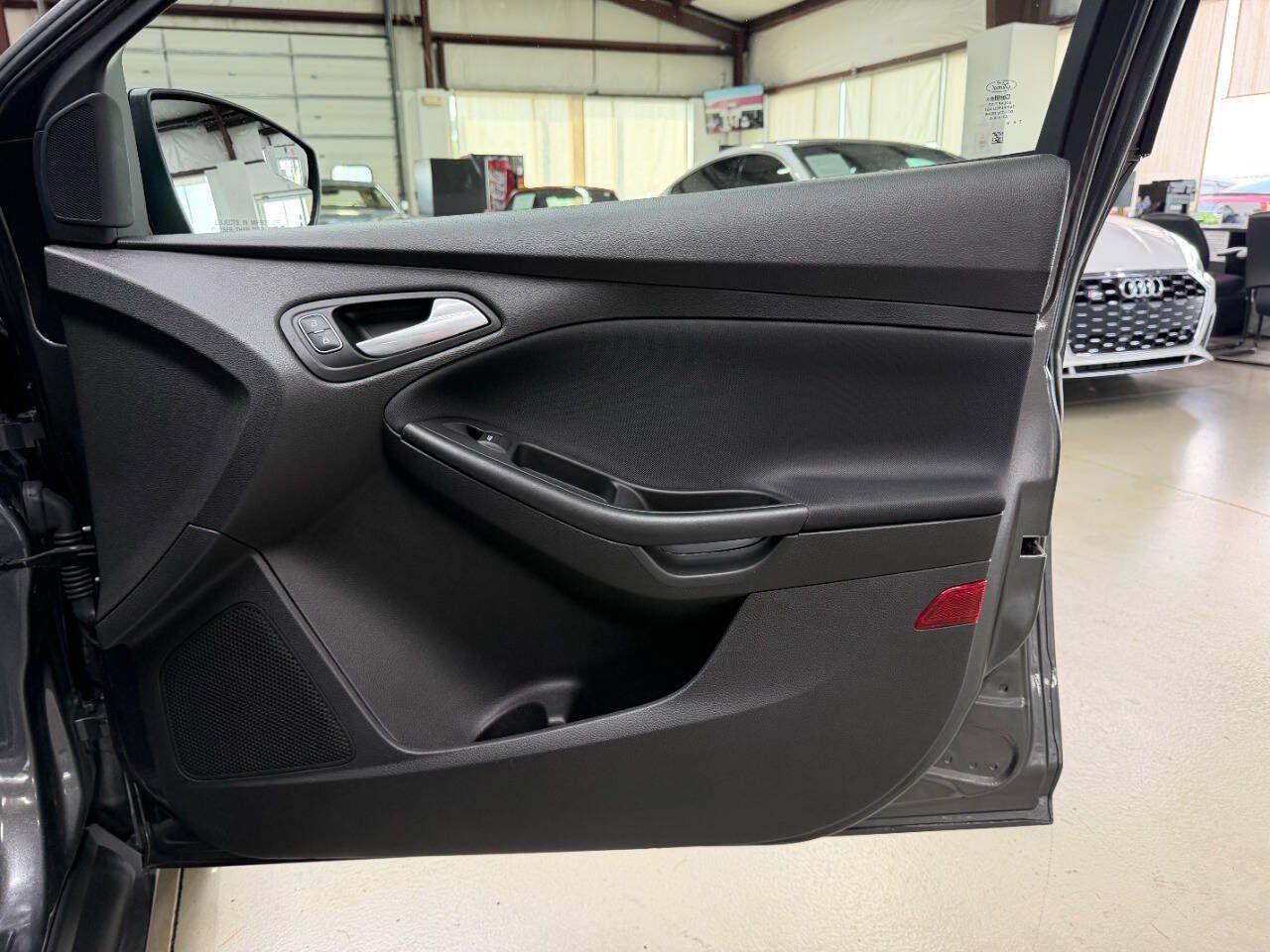 Used 2017 Ford Focus SE FWD image 16