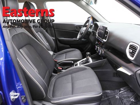 Used 2024 Hyundai Venue Limited image 25