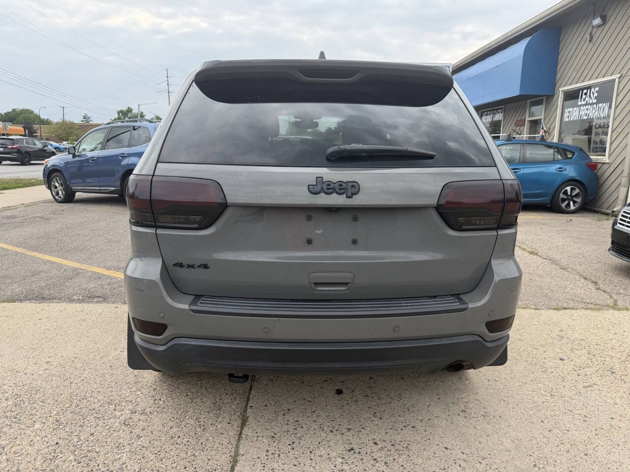 Used 2019 Jeep Grand Cherokee Laredo AWD/4WD image 13