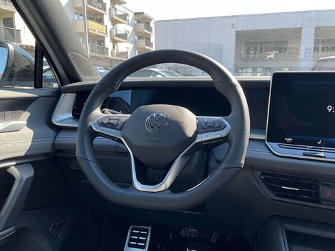 New 2025 Volkswagen Tiguan SE R-Line image 19