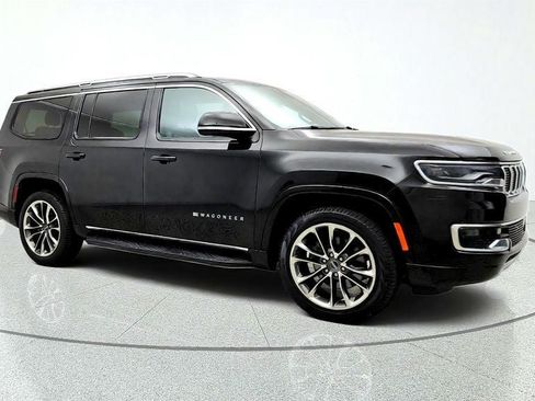 Used 2023 Jeep Wagoneer Series II w/ Premium Group I AWD/4WD image 3