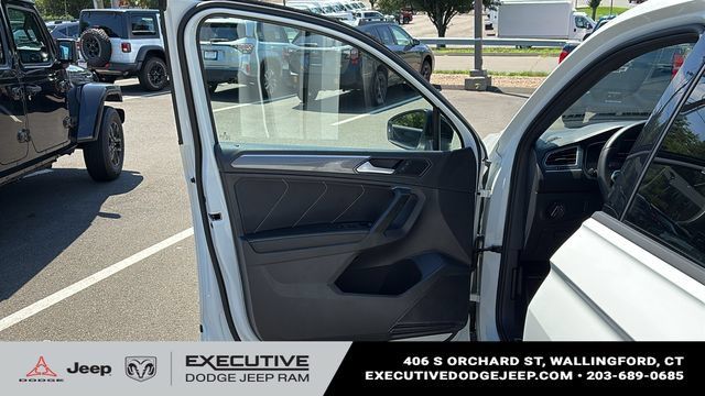 Used 2023 Volkswagen Tiguan SE R-Line AWD/4WD image 8