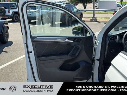 Used 2023 Volkswagen Tiguan SE R-Line AWD/4WD image 8