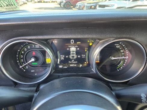 Used 2022 Jeep Wrangler Unlimited Sahara w/ Cold Weather Group AWD/4WD image 23