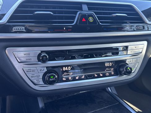 Used 2017 BMW 750i xDrive image 10