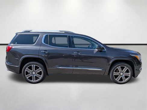 Used 2017 GMC Acadia Denali w/ Technology Package FWD image 3