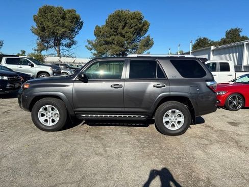 Used 2018 Toyota 4Runner SR5 RWD image 4