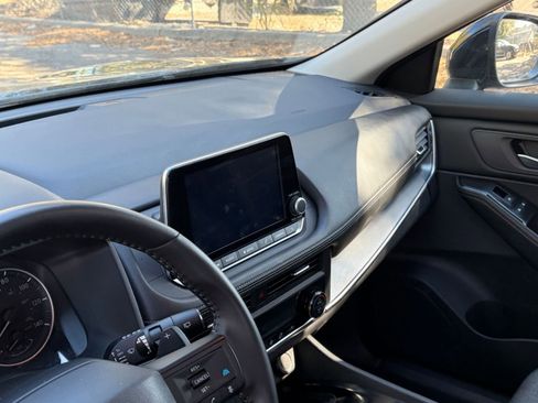 Used 2025 Nissan Rogue SV image 32