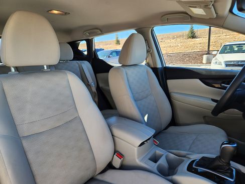 Used 2019 Nissan Rogue Sport SV image 16