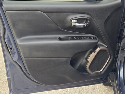 Certified 2023 Jeep Renegade Latitude image 16