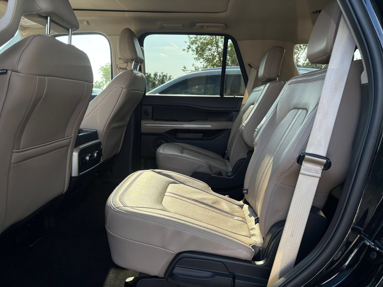 Used 2024 Ford Expedition Limited AWD/4WD image 28