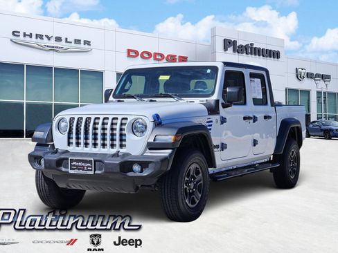 Used 2020 Jeep Gladiator Sport image 2